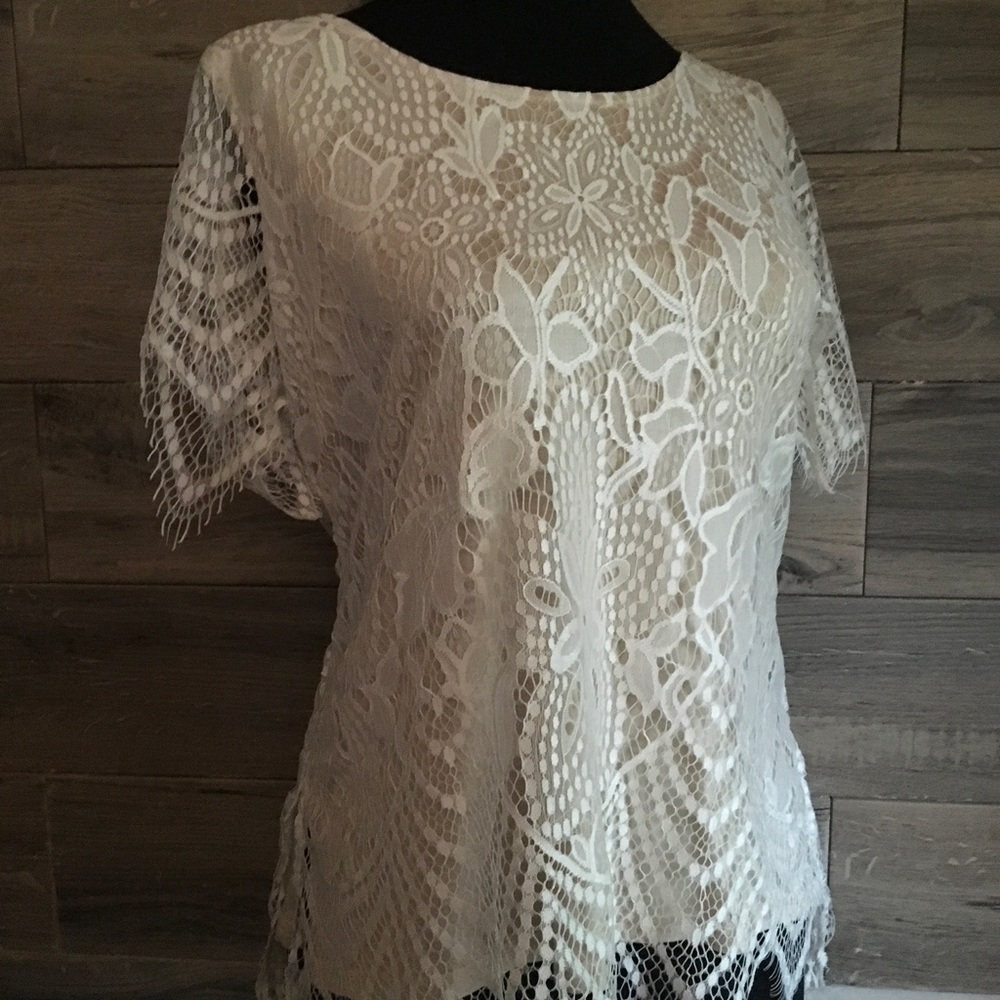 BKE. Boutique lacy top